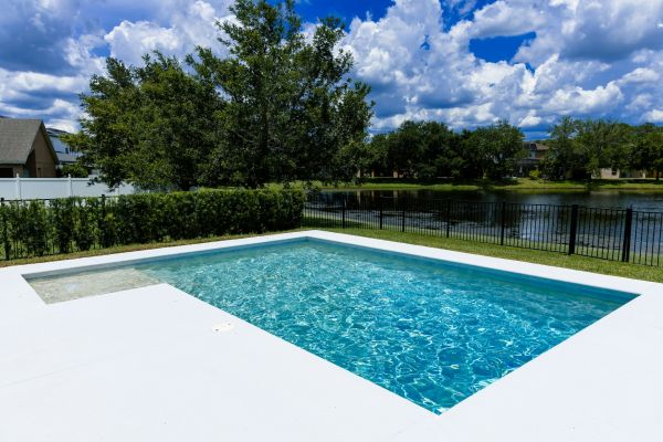 Top idées pour concevoir une piscine économique et accessible